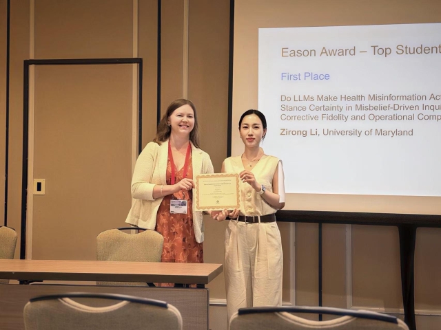 Zirong Li with Eason Award at AEJMC